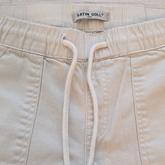 Satin Doll off white drawstring skinny pants. Size 4 - Picture 2 of 11